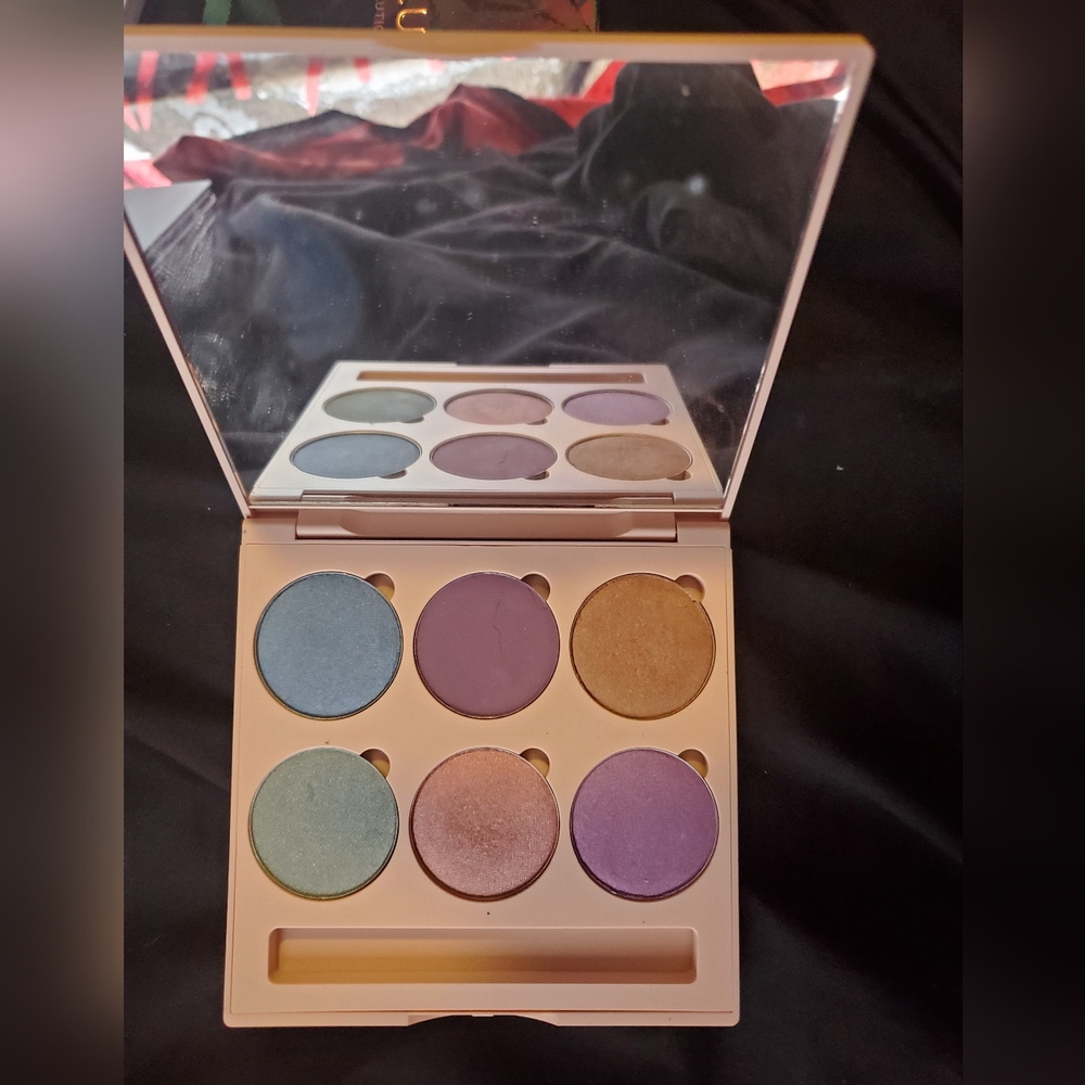 Eyeshadow pallet